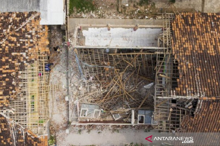 Anggaran Renovasi Tak Kunjung Cair, 3 Bangunan SD di Karawang Ambruk