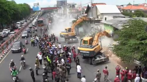 Tolak Uang Kompensasi, 15 Bangunan Persil di Surabaya Dibongkar