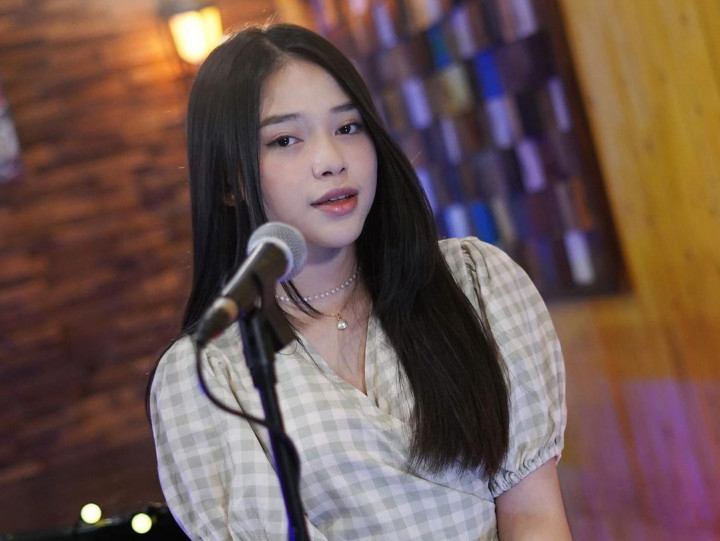Raih 4 Nominasi AMI Awards 2021, Anneth Delliecia Diberi Kejutan Ultah