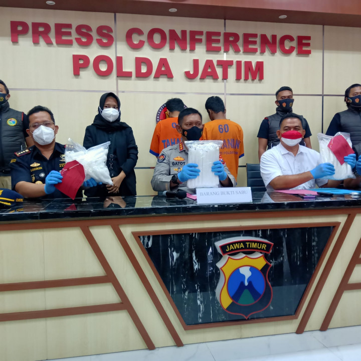 Polda Jatim Bekuk 2 Kurir Jaringan Malaysia Bawa 6 Kilogram Sabu
