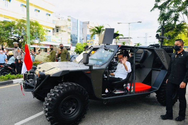 3 Foto Terpopuler: Jokowi Naik Rantis hingga Korsel Gelar Pameran Pertahanan