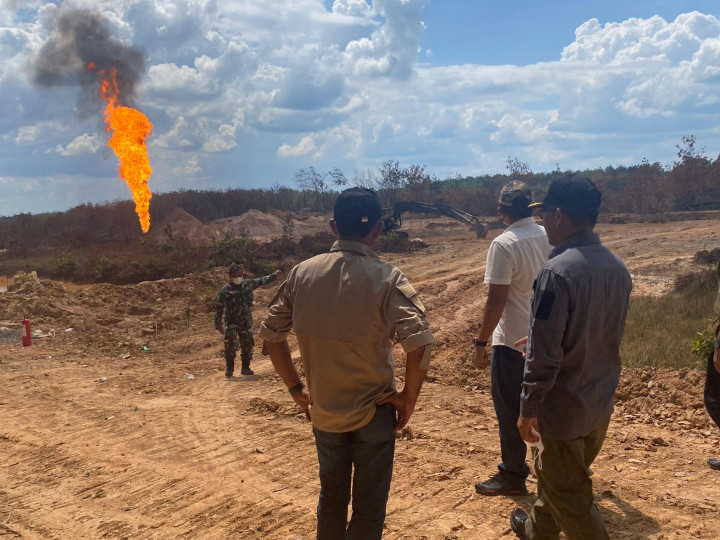 10 Hari Berlalu, Kebakaran Sumur Minyak Ilegal di Musi Banyuasin Tak Kunjung Padam