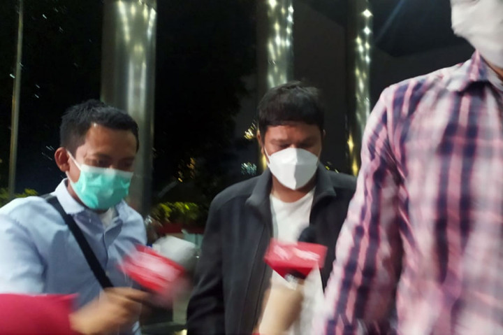 Momen Bupati Kuansing Tiba di Gedung KPK