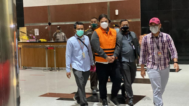 Pakai Rompi Tahanan, Ini Pernyataan Bupati Kuansing