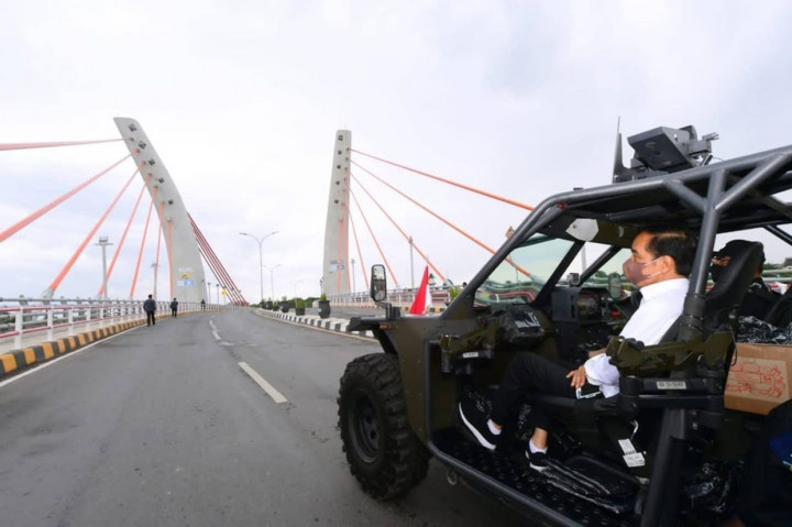 Resmikan Jembatan Sei Alalak, Jokowi: Mampu Bertahan 100 Tahun
