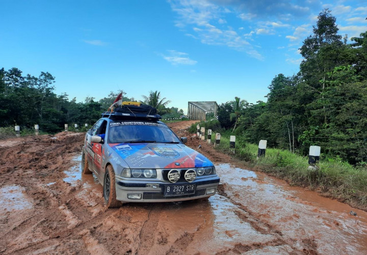 Cerita Ruslan, Berkeliling Dari Sabang Sampai Merauke dengan Sedan