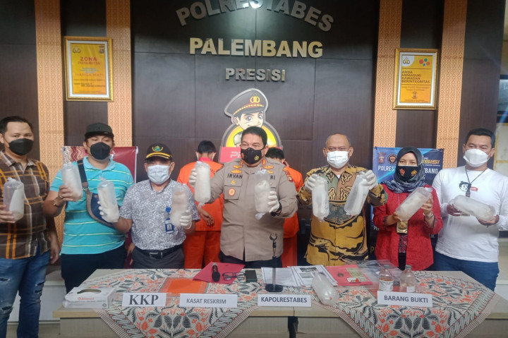 Polrestabes Palembang Ringkus 2 Pelaku Penyelundup Benih Lobster