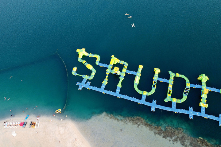 Berkunjung ke Pure Beach, Pantai Bikini di Arab Saudi