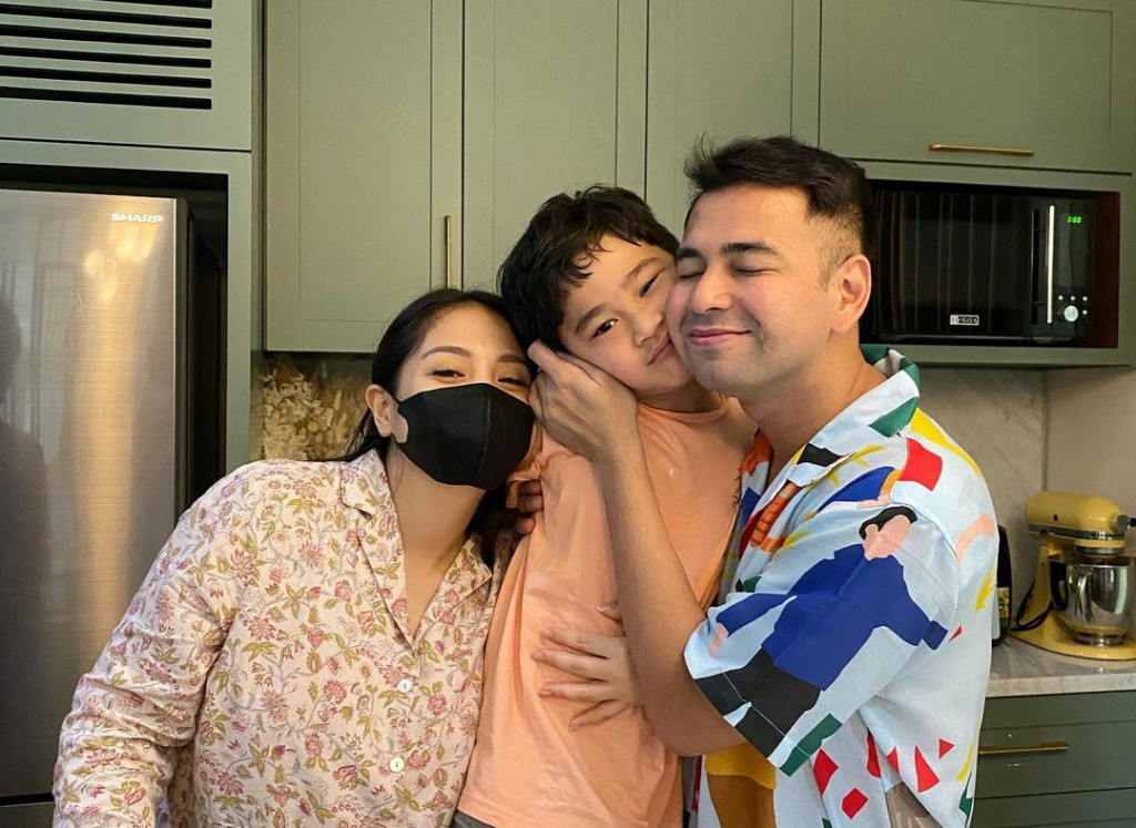 Raffi Ahmad dan Nagita bersama Rafathar (Foto: instagram)