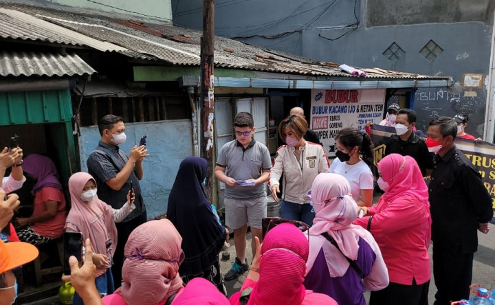 Warga Korban Kebakaran di Krendeng Tambora Terima Bantuan