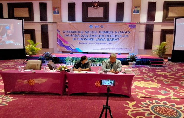 Sasar Sekolah, Balai Bahasa Jabar Sosialisasikan Model Pembelajaran Sastra Sunda