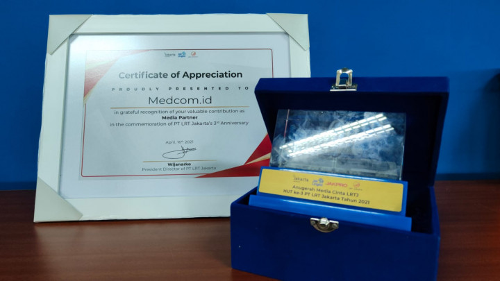 Medcom.id Raih Anugerah Media Cinta LRTJ dari LRT Jakarta