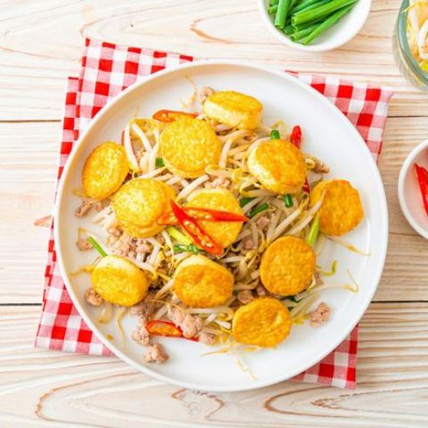 Yuk, bikin menu resep tumis tauge tahu yang pasti nikmat ini. Dijamin ketagihan! (Foto: Dok. Endeus TV)