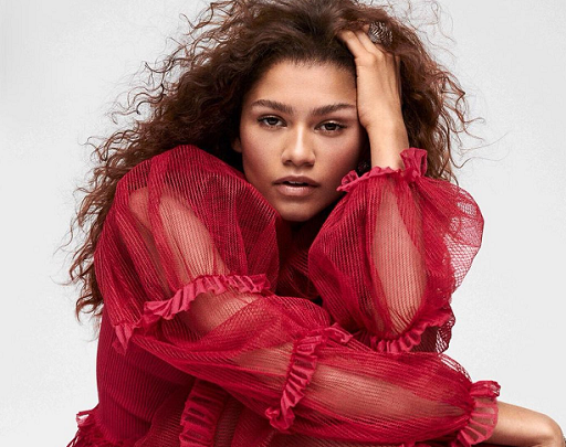 Zendaya diakui atas kontribusinya pada industri fashion karena selalu mengenakan busana ikonik di momen karpet merah.  (Foto: Dok. Instagram/@zendaya)