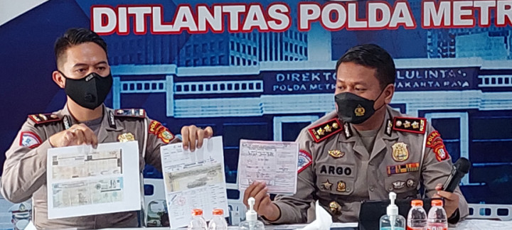 Ganti Warna Mobil Tak Sesuai STNK, Rachel Vennya Ditilang