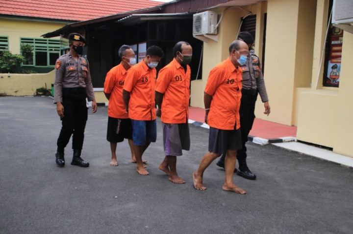 Oknum PNS Guru di Pringsewu <i>Nyambi</i> Jadi Bandar Judi <i>Online</i>