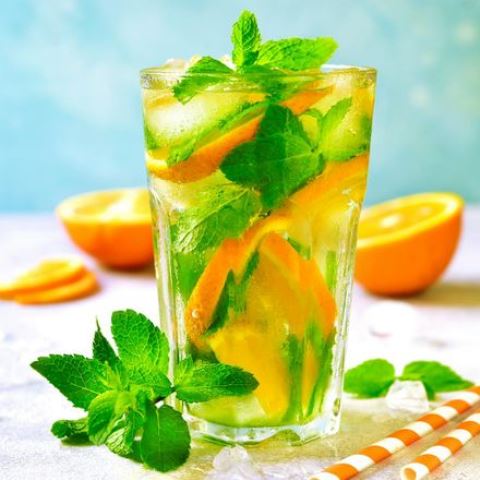 Yuk, buat minuman orange mojito mocktail cuma 15 menit lho! (Foto: Dok. Endeus TV)