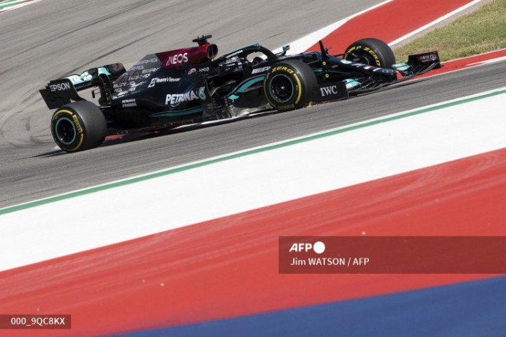 Sudah Kerahkan Segalanya, Hamilton Masih Belum Bisa Bendung Verstappen