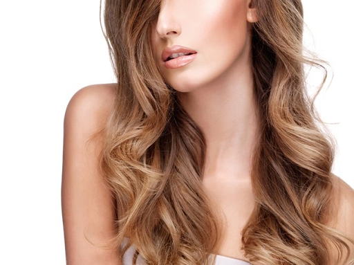 Hair extension merupakan teknik menyambung rambut yang sudah dilakukan sejak ratusan tahun lalu. (Foto: Ilustrasi. Dok. Freepik.com)