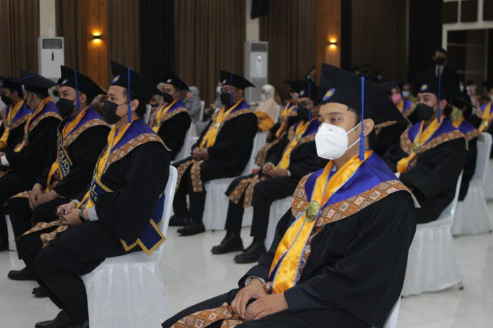 Wisudawan UBL Dapat Wejangan dari Erick Thohir Hingga Anies