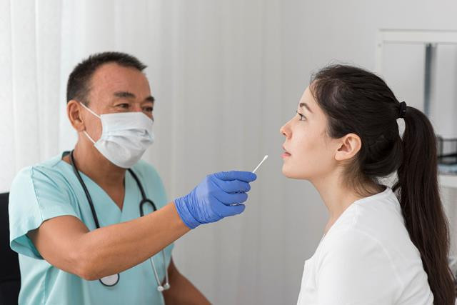 Ini harga terbaru tes swab RT-PCR. (Foto: Ilustrasi/Freepik.com)