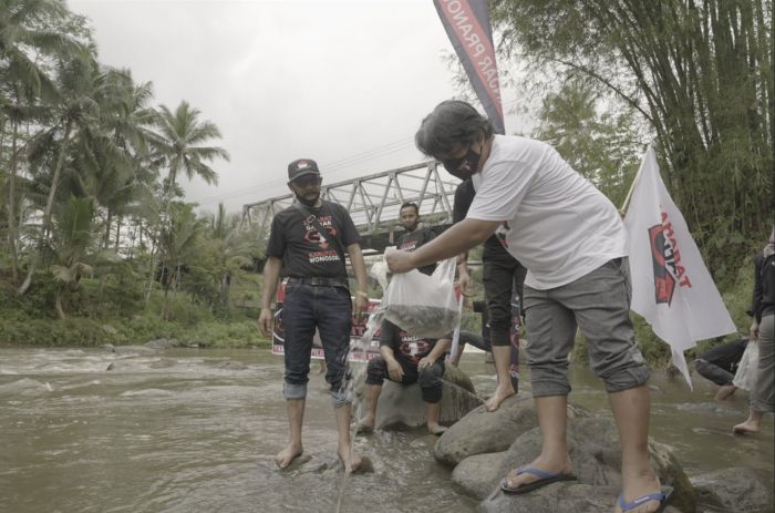 Rayakan Sumpah Pemuda, 3 Ribu Benih Ikan Nila Disebar di Sungai Serayu