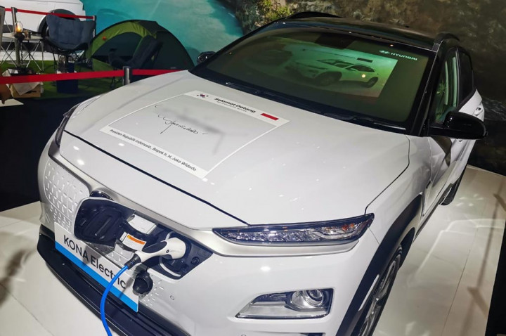 Ini Dia! Satu-Satunya Mobil Listrik yang Ada Tanda Tangan Jokowi