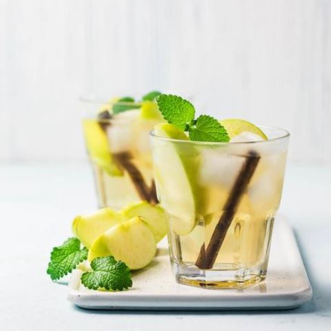 Resep Minuman Teh Apel dengan Kayu Manis, Segar Berempah