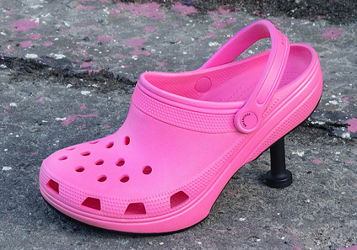 Stiletto ini dibanderol seharga $625 atau sekitar Rp8,9 juta. (Foto: Dok. Instagram/@balenciaga)