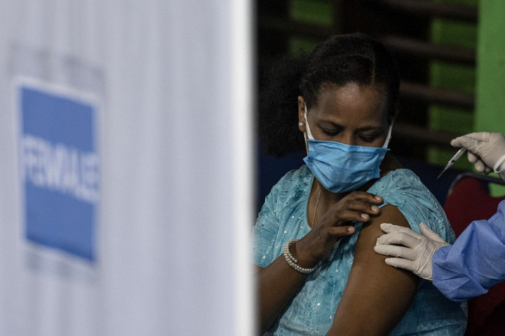 Puluhan Pengungsi Asing di Semarang Divaksin Covid-19