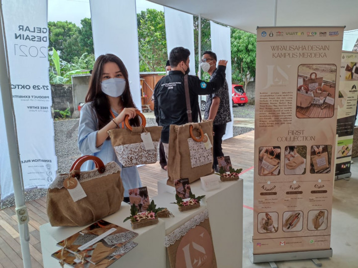 FAD UKDW Adakan Pameran Hasil Karya PKKM Desain Produk