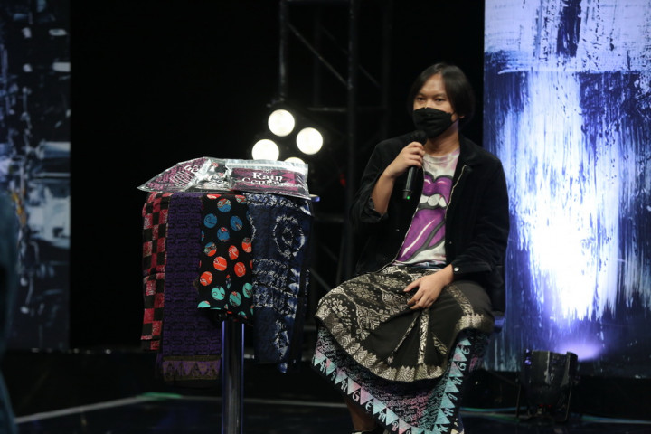 Kain Tradisional, Swara Gembira, dan Berkain Bersama