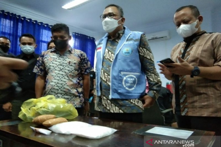 Pasutri di Sultra Ditangkap Lantaran Bawa 1 Kg Sabu