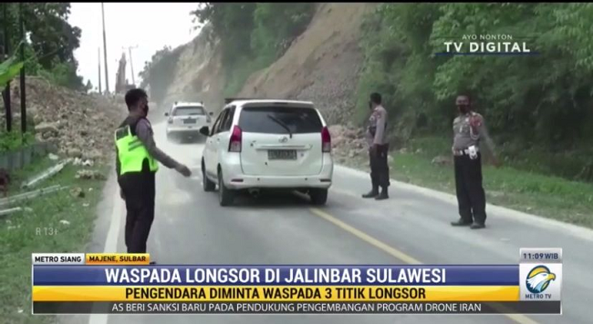 Longsor Bpbd Majene Imbau Pengendara Yang Melintas Di Jalinbar Waspada Medcomid 1305