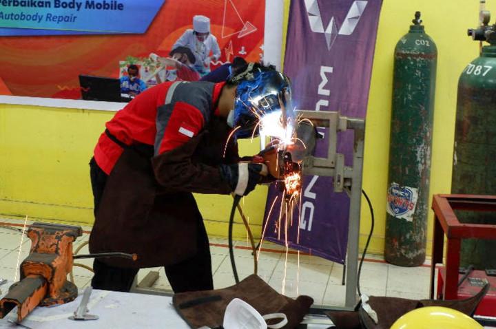 Bentuk Vokasi Berbeda, Wuling Ganjar Siswa Berprestasi