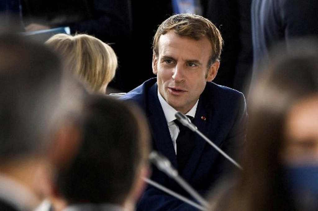 Presiden Prancis Emmanuel Macron dalam pertemuan KTT G20 di Roma, Italia, 30 Oktober 2021. (Jacques WITT / AFP / POOL)