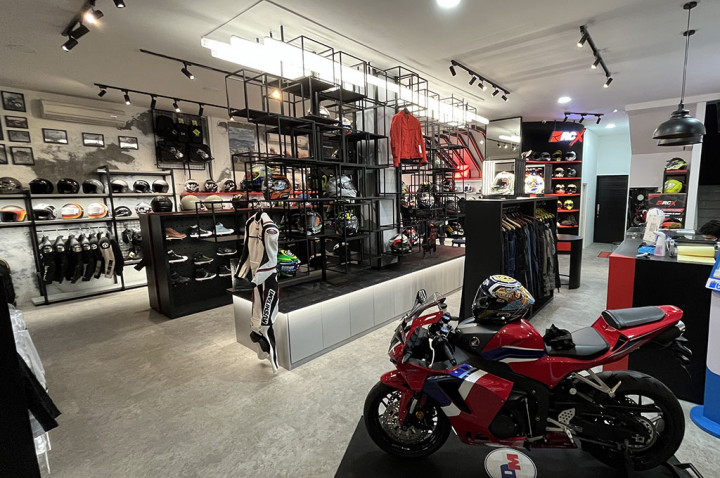 RC Motogarage Punya Perlengkapan Berkendara Motor Custom & Klasik