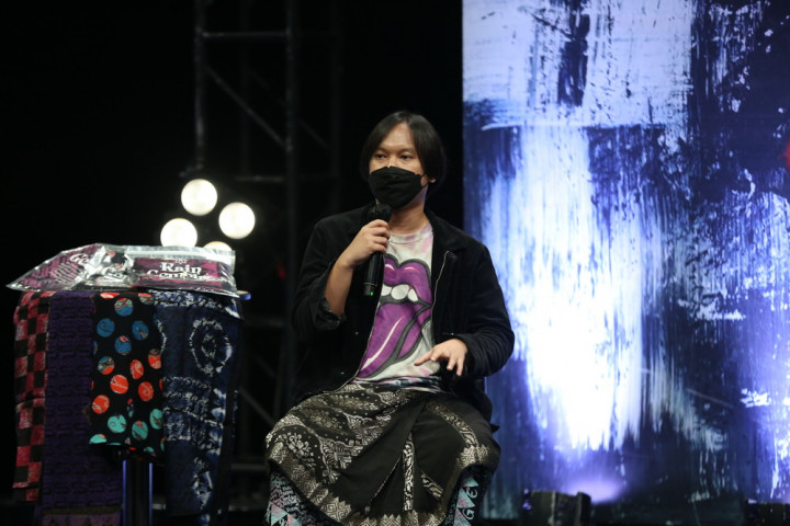 Agar Dilirik Anak Muda, Swara Gembira Buat Batik Bercorak Modern