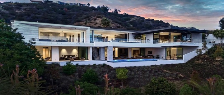 Intip Mewahnya Rumah Sewa Drake Seharga Rp924 Miliar