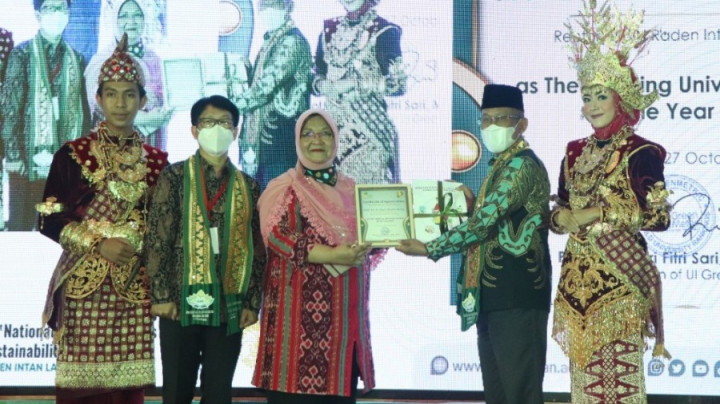 Rektor UIN Lampung Raih The Inspiring University Leader 2021