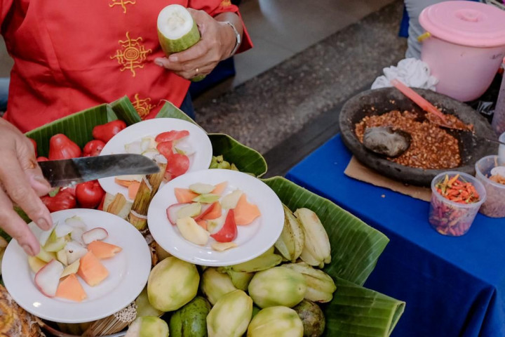 Demi Kembangkan Potensi Kuliner Indonesia, Menparekraf Ingin Rujak Masuk MURI