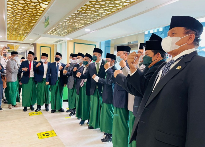 Peringati Hari Santri, Legislator PKB Kompak Sarungan di Rapat Paripurna