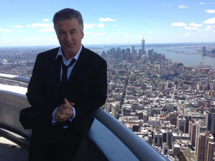 Alec Baldwin Angkat Bicara Soal Tragedi Kematian Halyna Hutchins