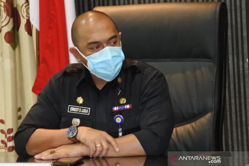Kepala Bagian Protokol dan Komunikasi Pimpinan Setda Kota Kupang, Provinsi Nusa Tenggara Timur, Ernest Ludji (ANTARA FOTO/ Benny Jahang)