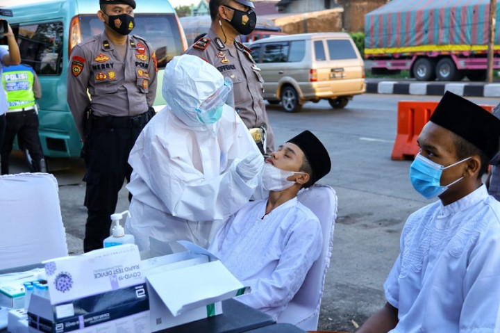 Aturan Baru Naik Pesawat di Jawa-Bali, Vaksin Lengkap Cukup Antigen Tapi...