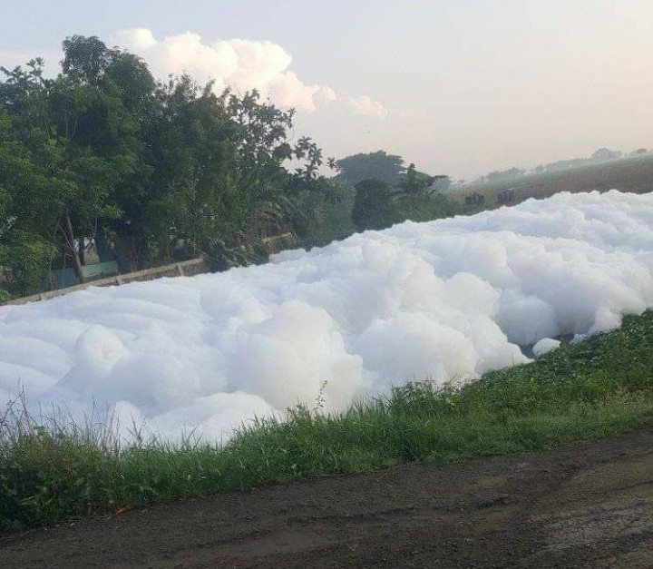 Viral Kali Rasmin di Karang Bahagia Bekasi Diselimuti Busa