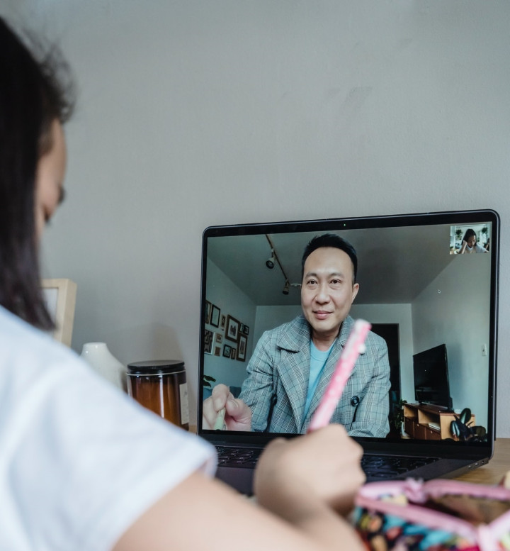 Sering Menatap Layar Laptop saat Belajar Online, Ini Tips Menjaga Kesehatan Mata