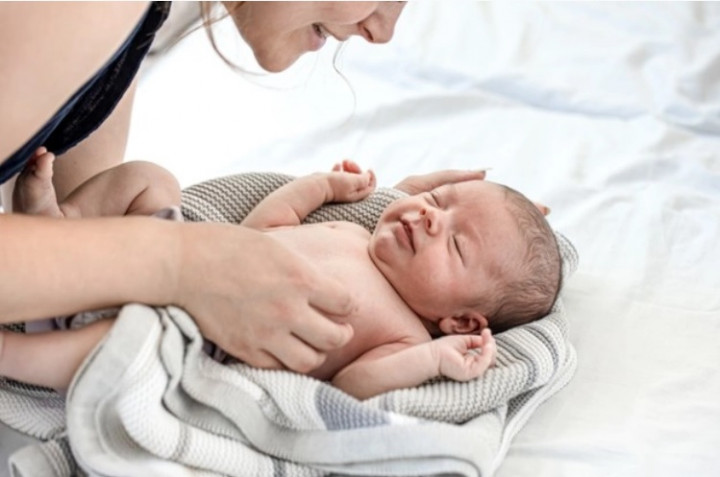 Cara Aman Menggunakan Body Lotion pada Bayi yang Baru Lahir