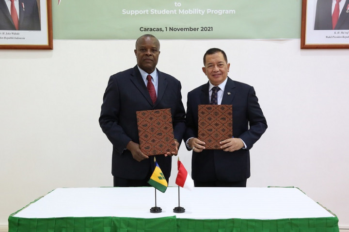 Indonesia Hibahkan Bus Sekolah untuk Pelajar Saint Vincent and Grenadines