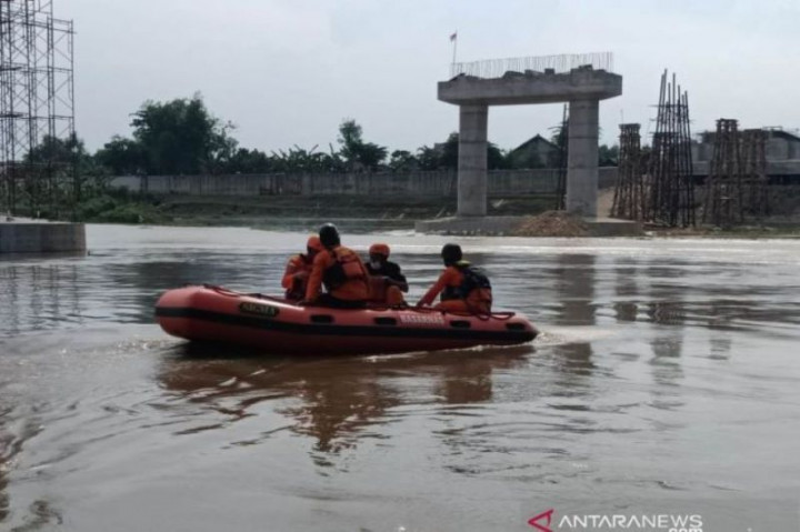 Korban Hilang Perahu Terbalik di Bengawan Solo Bertambah 1 Orang